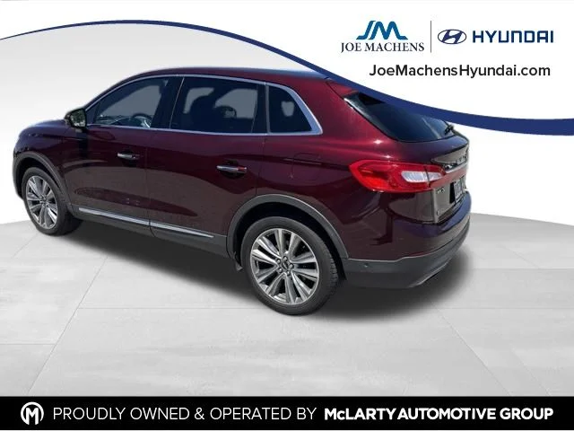 Used 2018 Red Lincoln Reserve image 8