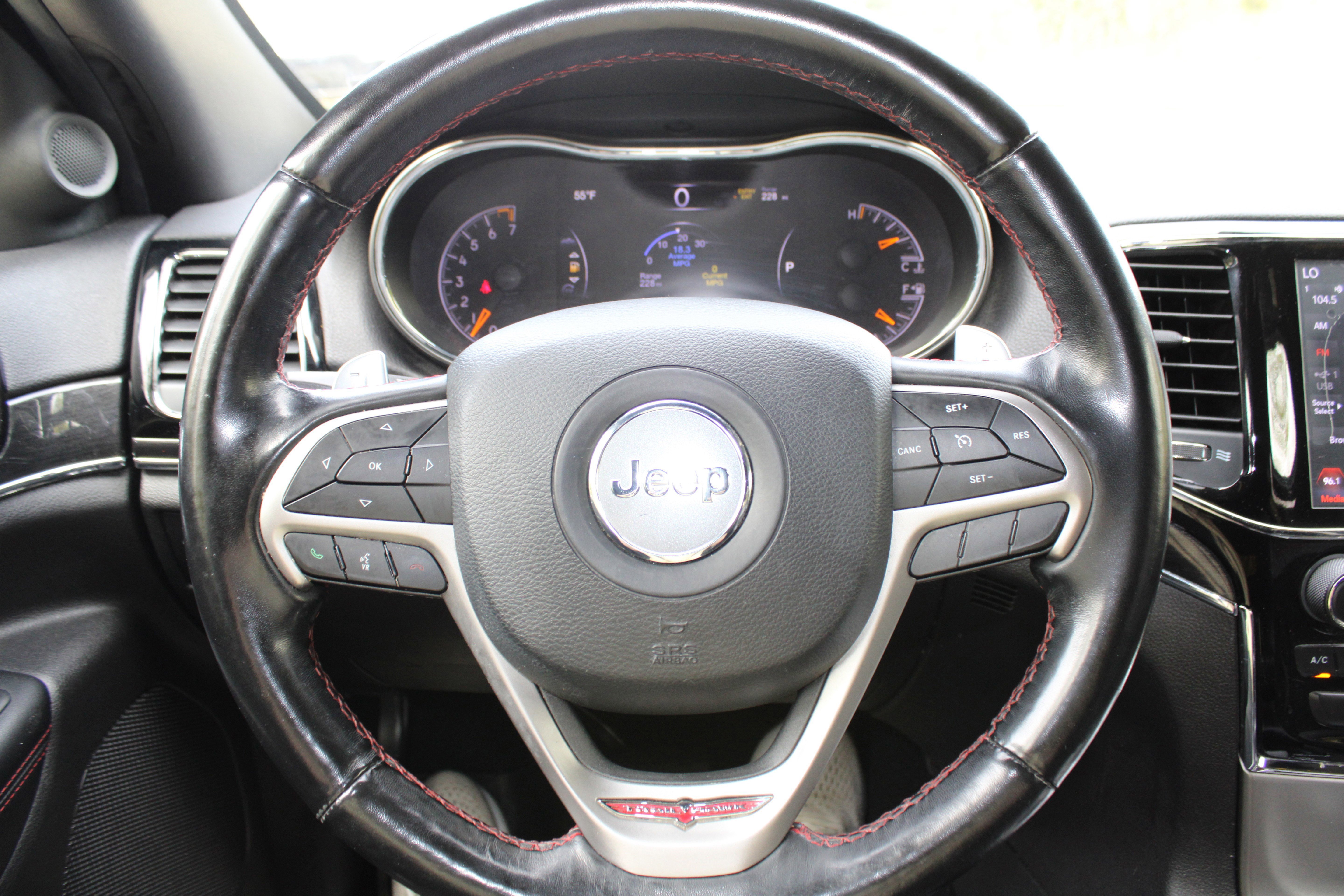Used 2020 Diamond Black Crystal Pearlcoat Jeep Trailhawk image 39