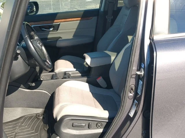 Used 2018 Modern Steel Metallic Honda Touring image 13