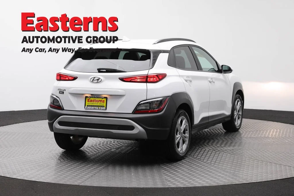 Used 2023 White Hyundai SEL image 5