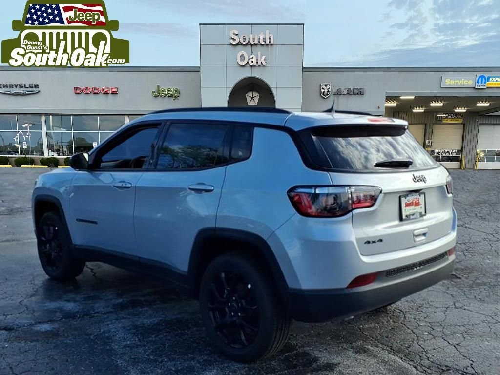 New 2026 Silver Zynith Metallic Clear-Coat Exterior Paint Jeep Latitude image 4