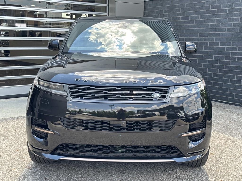 New 2026 Santorini Black Land Rover Dynamic SE image 2