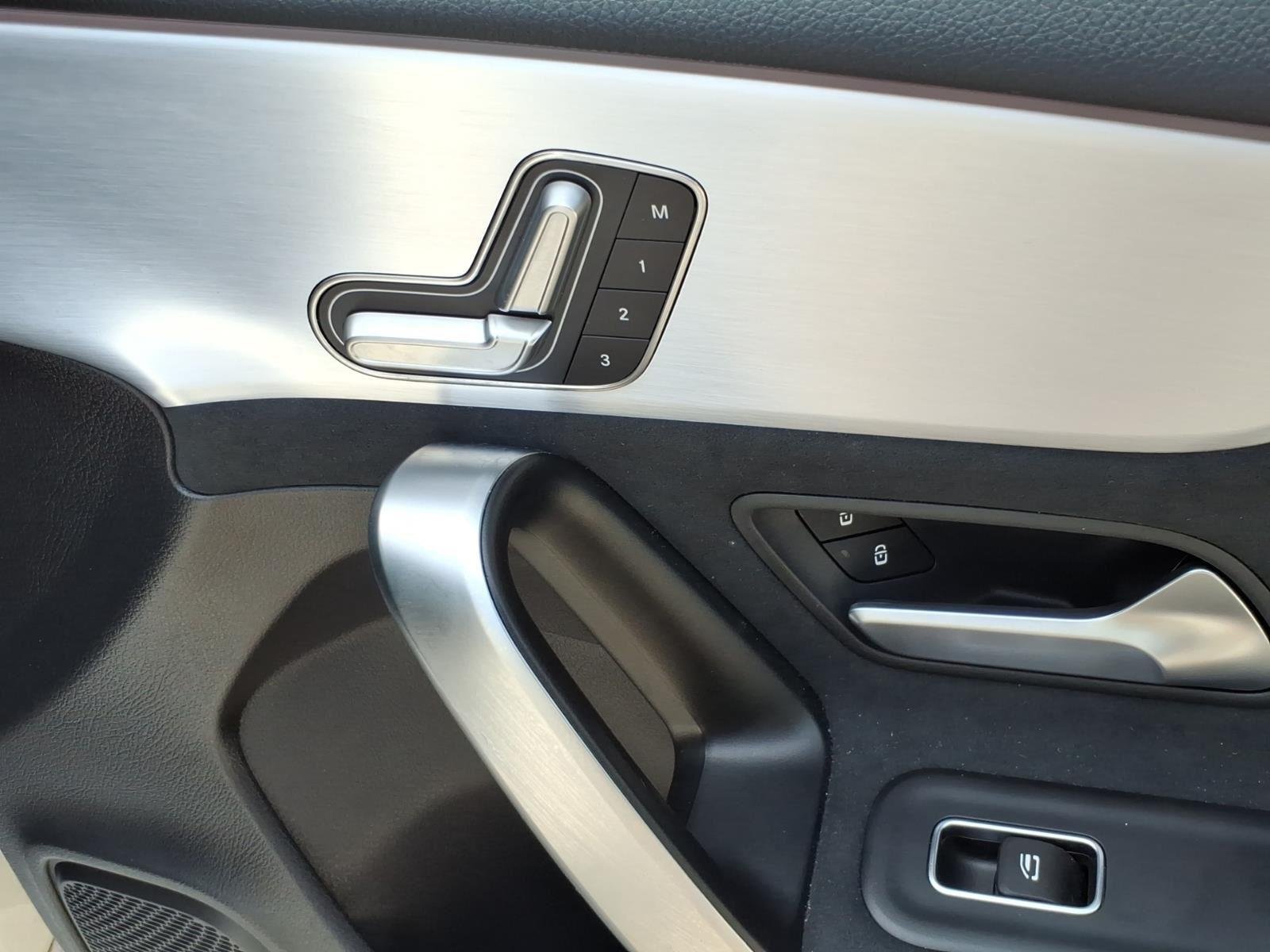 Used 2021 Polar White MERCEDES  image 21