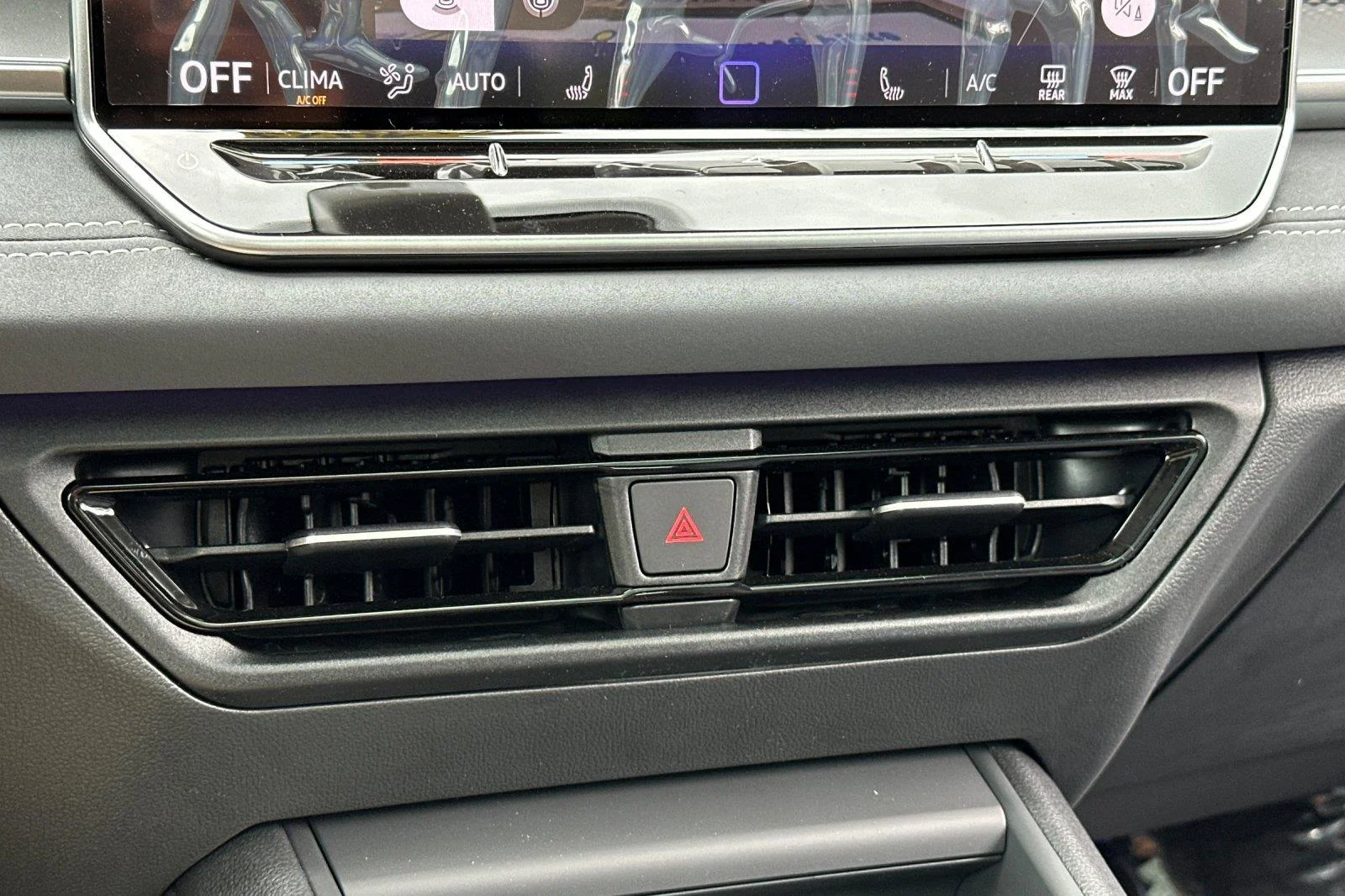 New 2026 Pure White Volkswagen SE image 20
