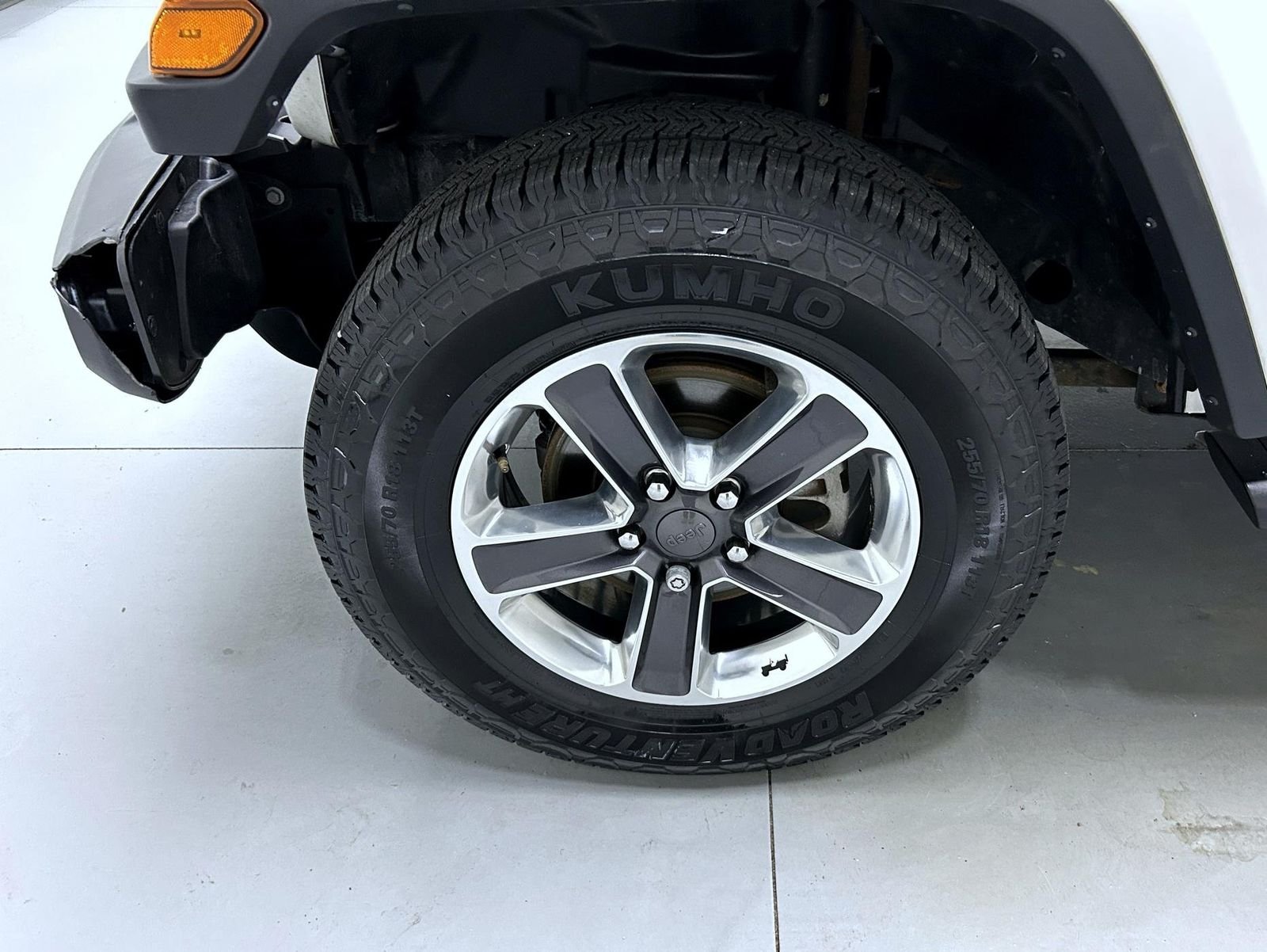 Used 2019 White Jeep Unlimited Sahara image 22