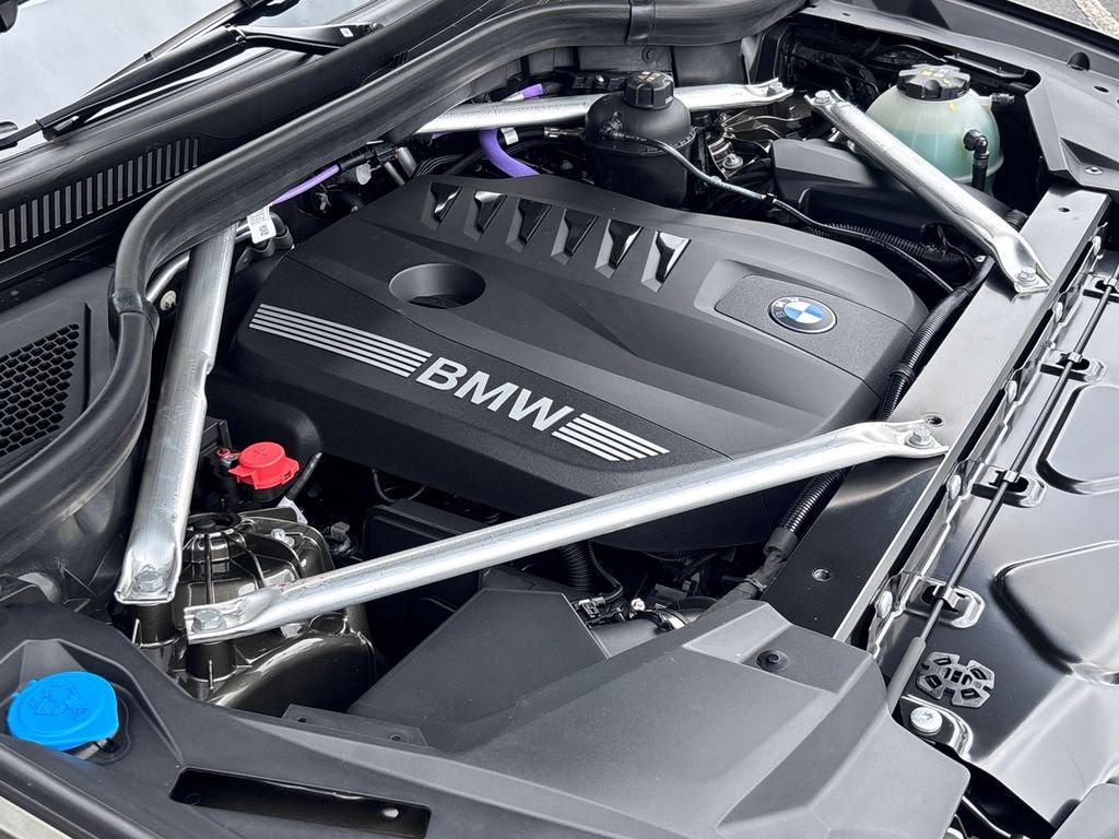 New 2026 Manhattan Green Metallic BMW sDrive40i image 27