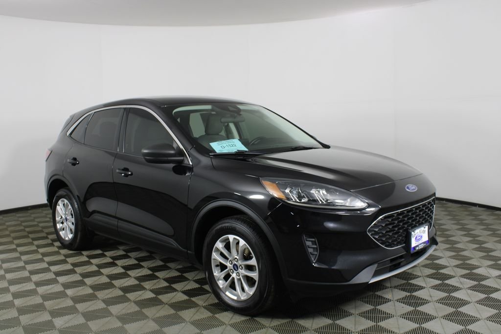 Used 2022 Black Ford SE image 1