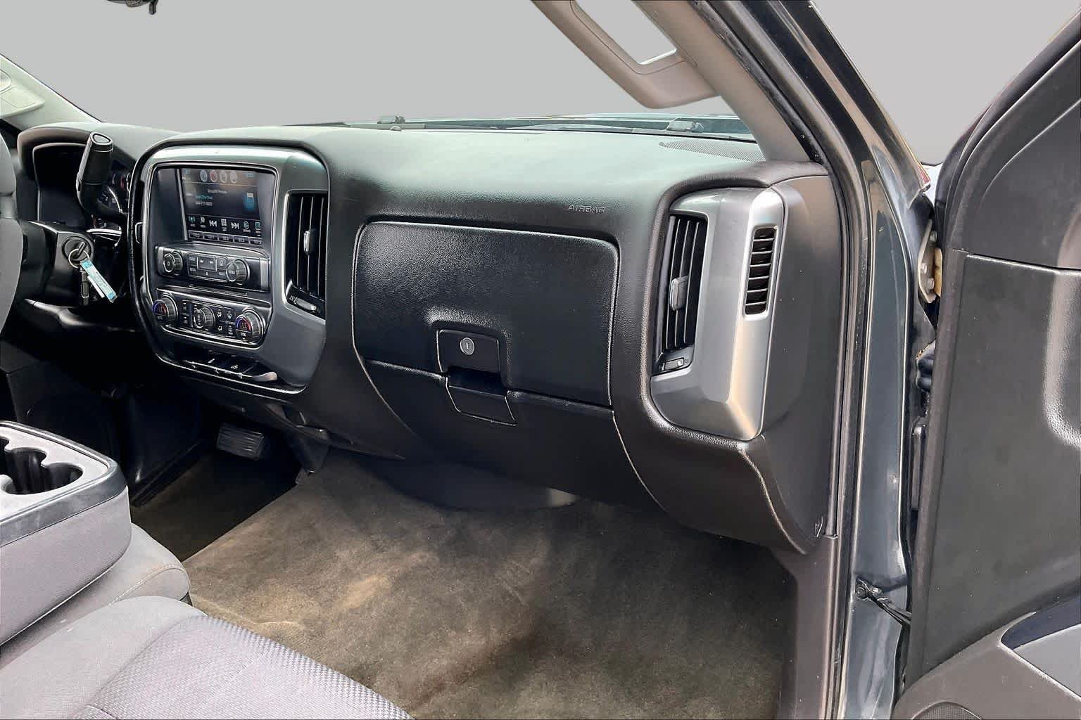 Used 2018 Graphite Metallic Chevrolet LT image 18