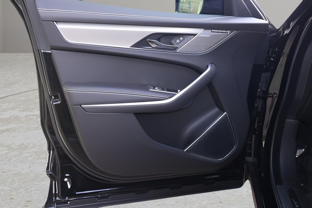 2026 Jaguar F-Pace R-Dynamic S - Photo 9