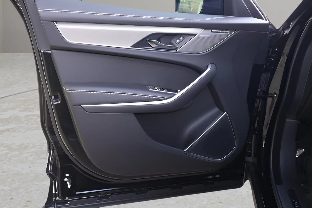 2026 Jaguar F-Pace R-Dynamic S - Photo 9