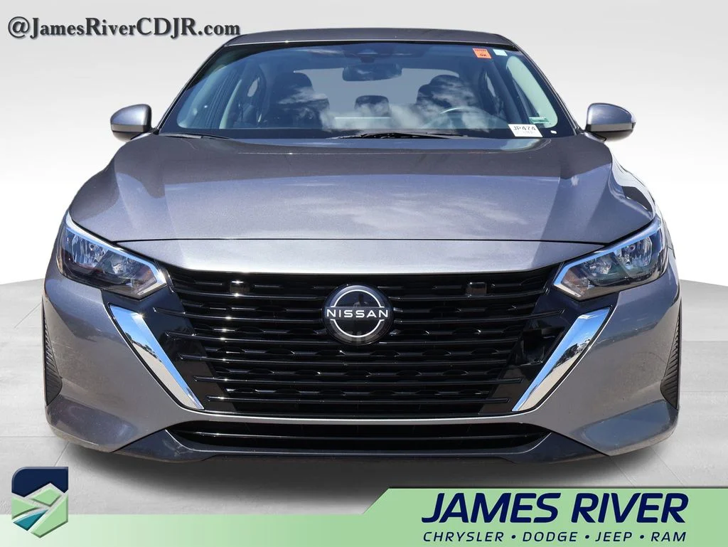 Used 2024 Gray Nissan SV image 7