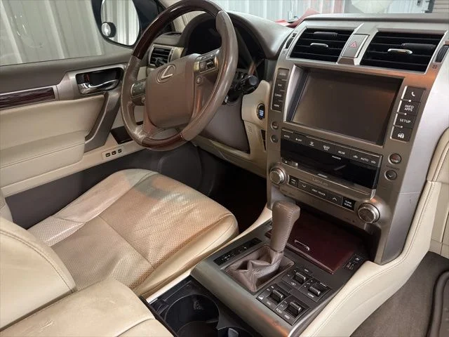 Used 2015 Starfire Pearl Lexus 460 Luxury image 25
