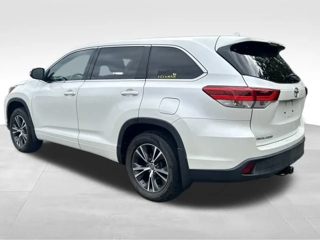 Used 2018 White Toyota LE Plus image 3