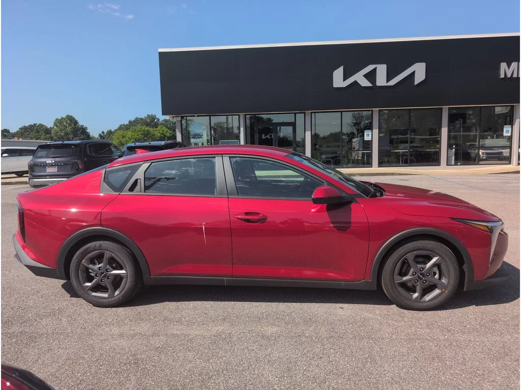 2025 Kia K4 LXS - Photo 11