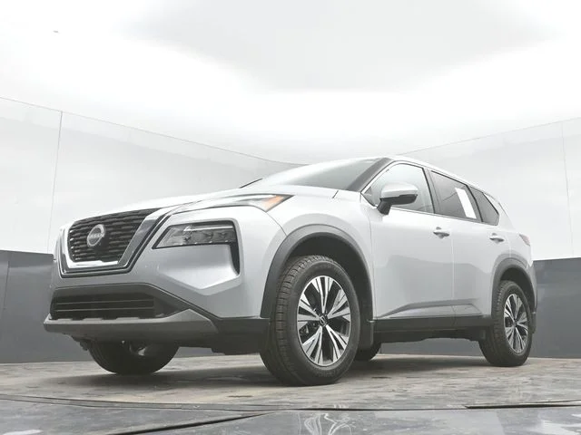 Used 2022 Silver Nissan SV image 41