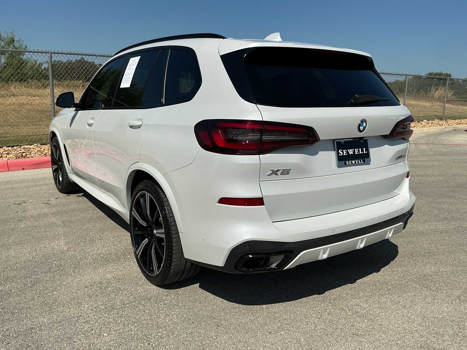 Used 2023 Mineral White Metallic BMW xDrive40i image 6