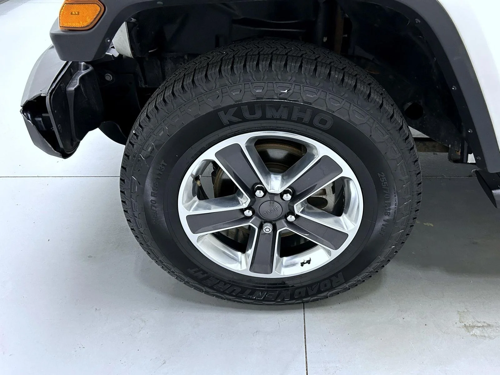 Used 2019 White Jeep Unlimited Sahara image 22