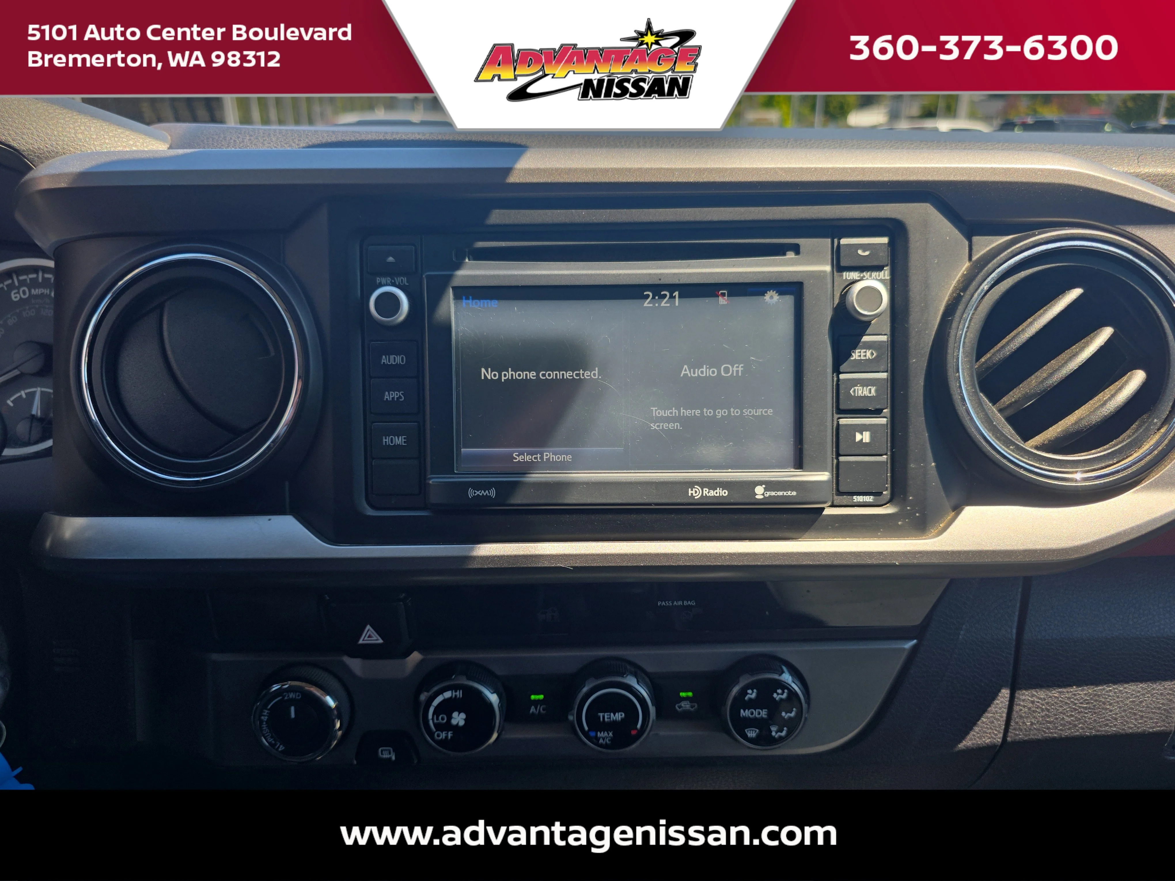 Used 2018 Midnight Black Metallic Toyota SR5 image 17
