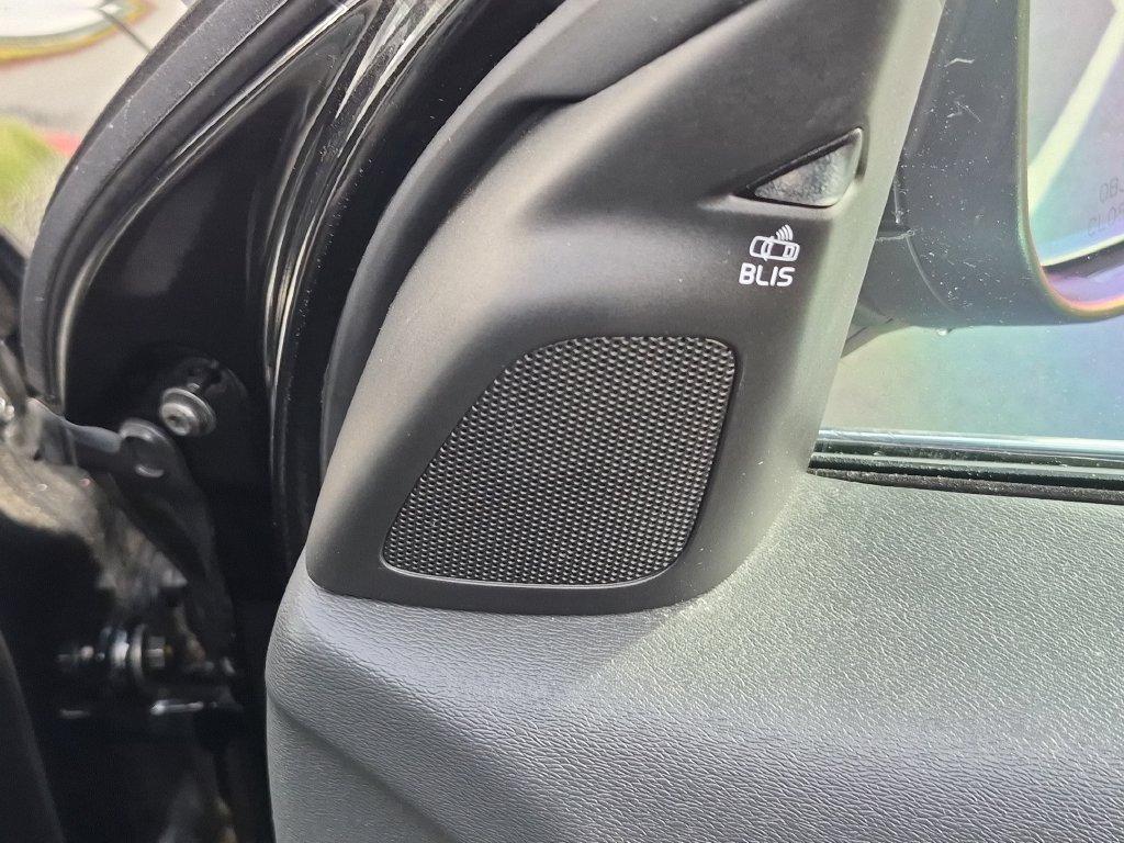 Used 2015 Black / Stone Volvo T6 image 13