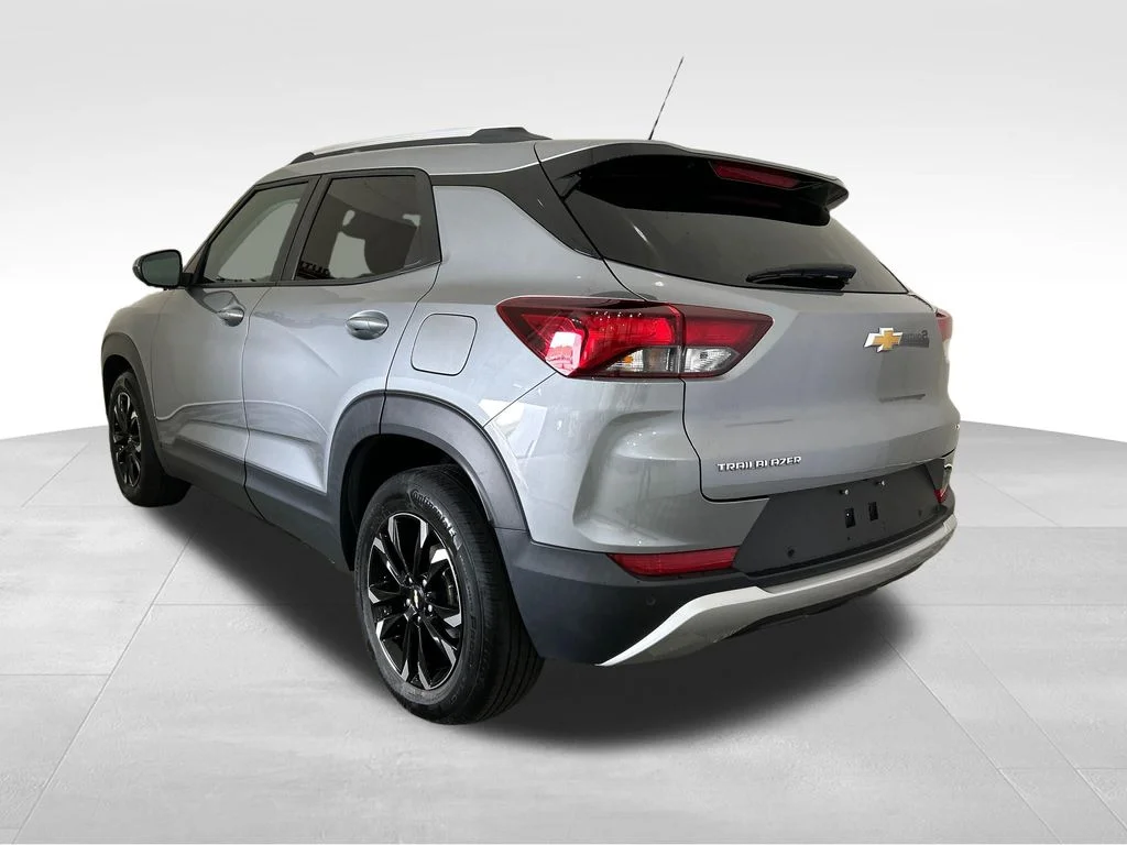 Used 2023 Gray Chevrolet LT image 3
