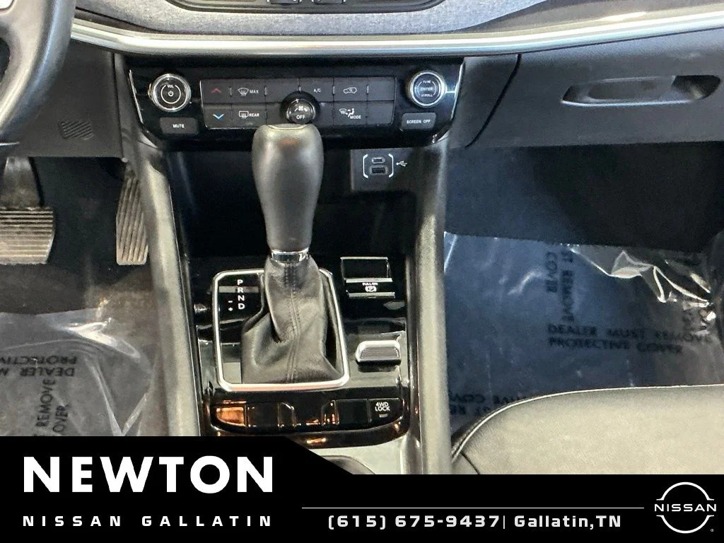 Used 2022 Bright White Clearcoat Jeep Latitude Lux image 13