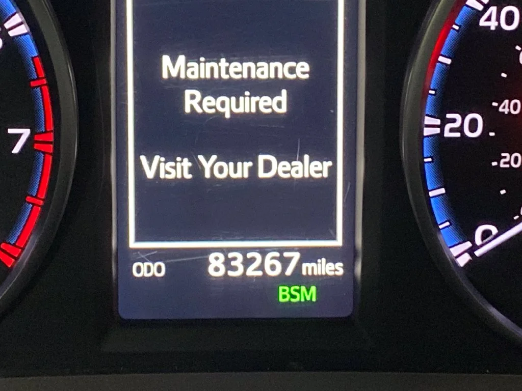 Used 2018 White Toyota XLE image 18