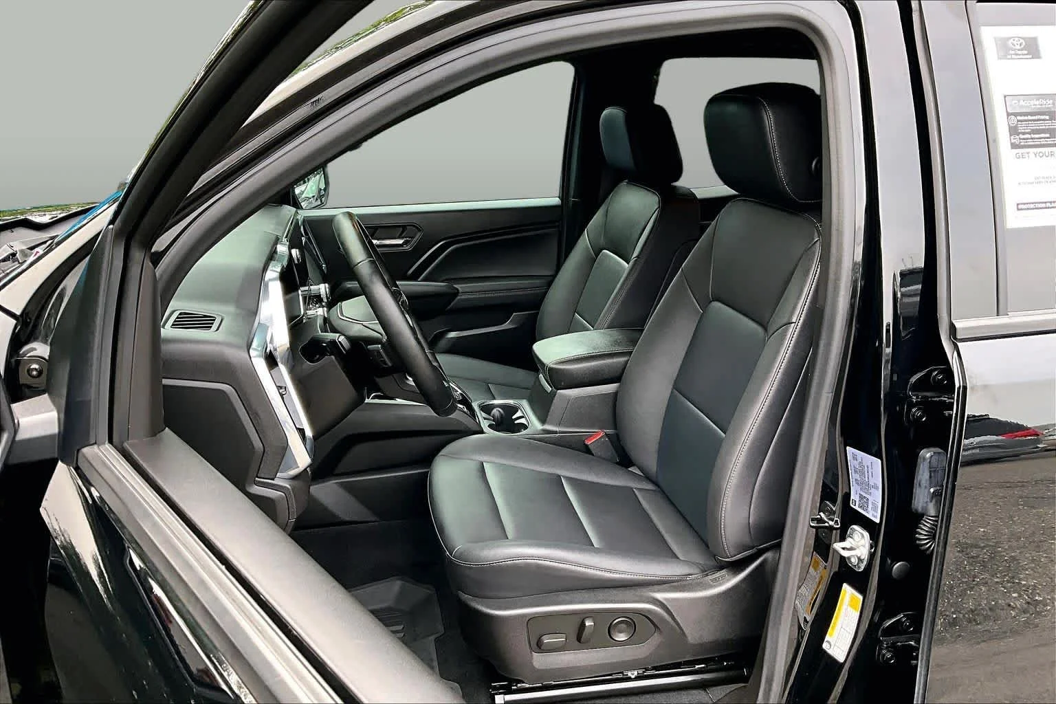 Used 2024 Onyx Black GMC 4WD Elevation image 9