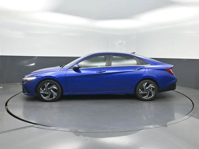 Used 2024 Blue Hyundai SEL image 2