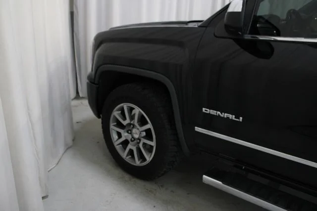 Used 2016 Black GMC Denali image 32