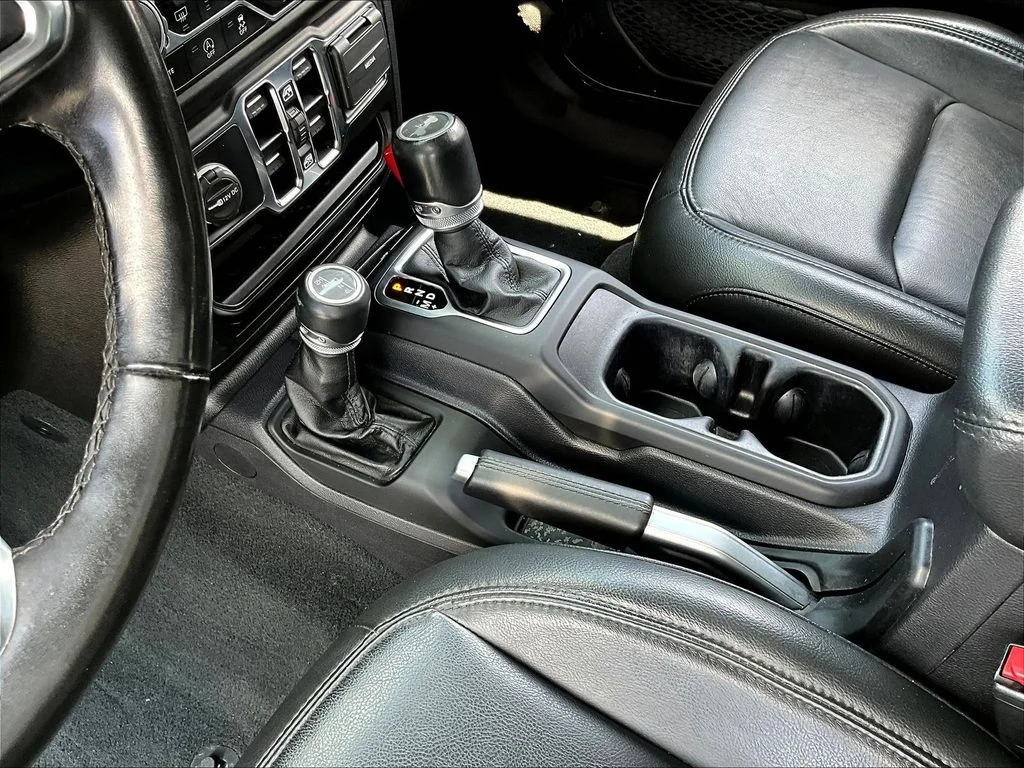 Used 2022 Black Jeep Unlimited Sahara Altitude image 18