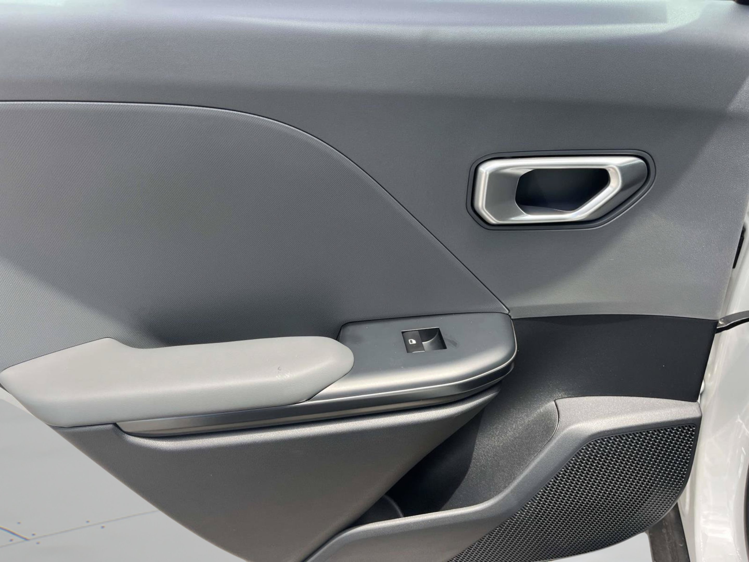 New 2026 Snow White Pearl Kia LXS image 18
