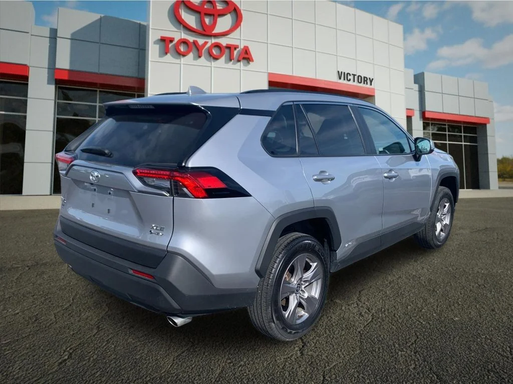 Used 2025 Silver Toyota XLE image 3
