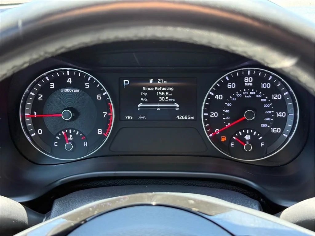 Used 2023 White Kia GT-Line image 24