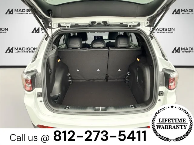 New 2026 White Jeep Latitude image 27