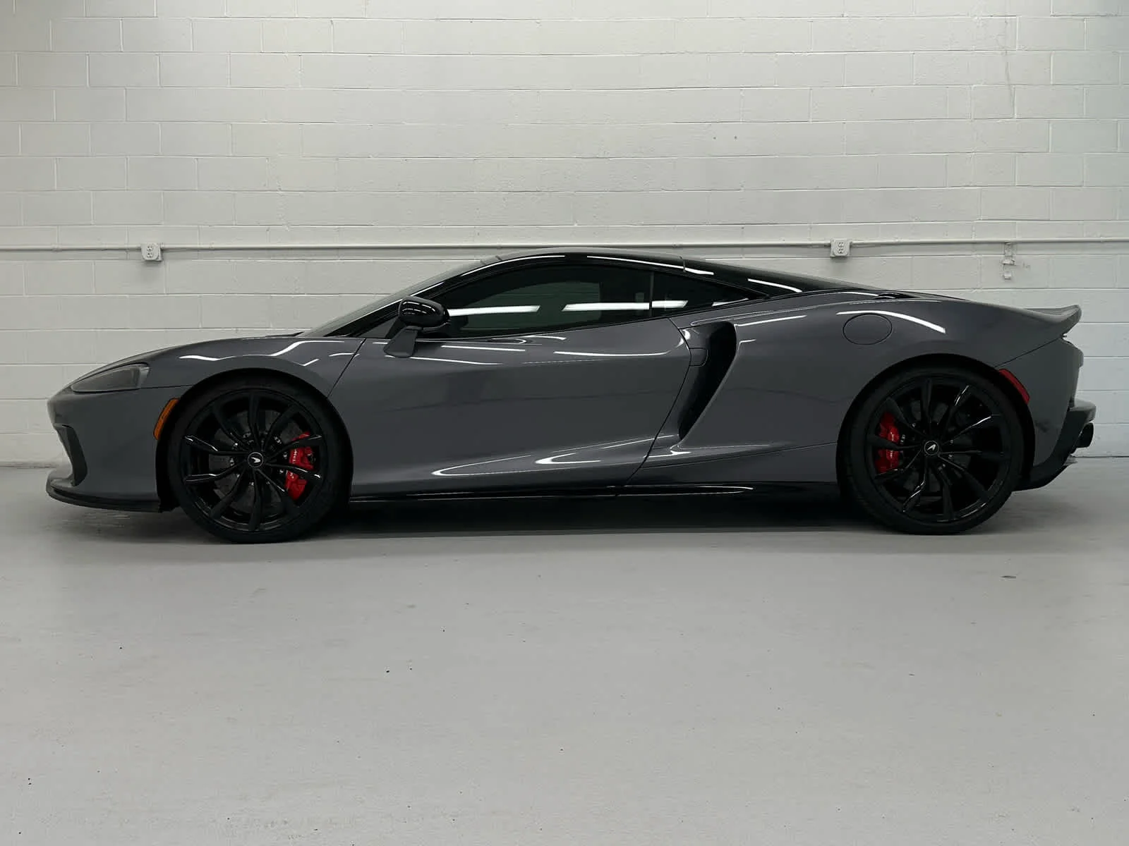 Used 2025 Anthracite McLaren  image 3