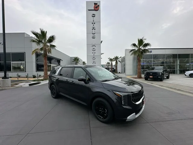 2026 Kia Sedona LX's photo
