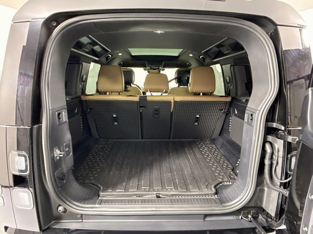 New 2026 Santorini Black Land Rover S image 29