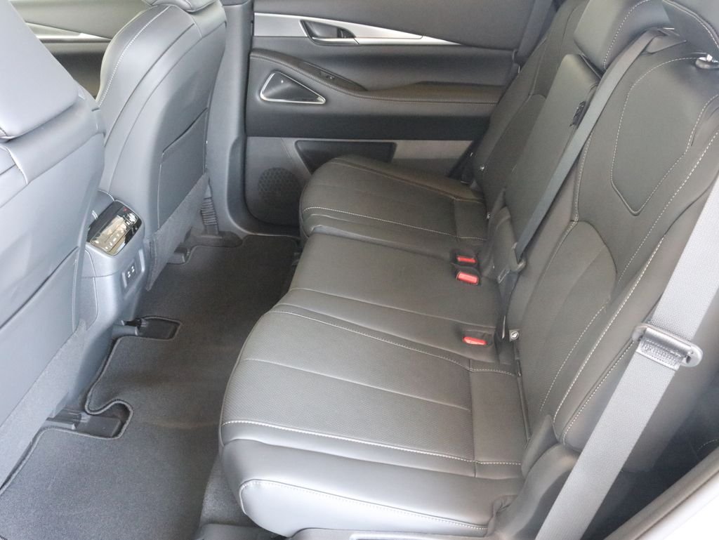 New 2027 HARBOR GRAY INFINITI Luxe AWD image 32