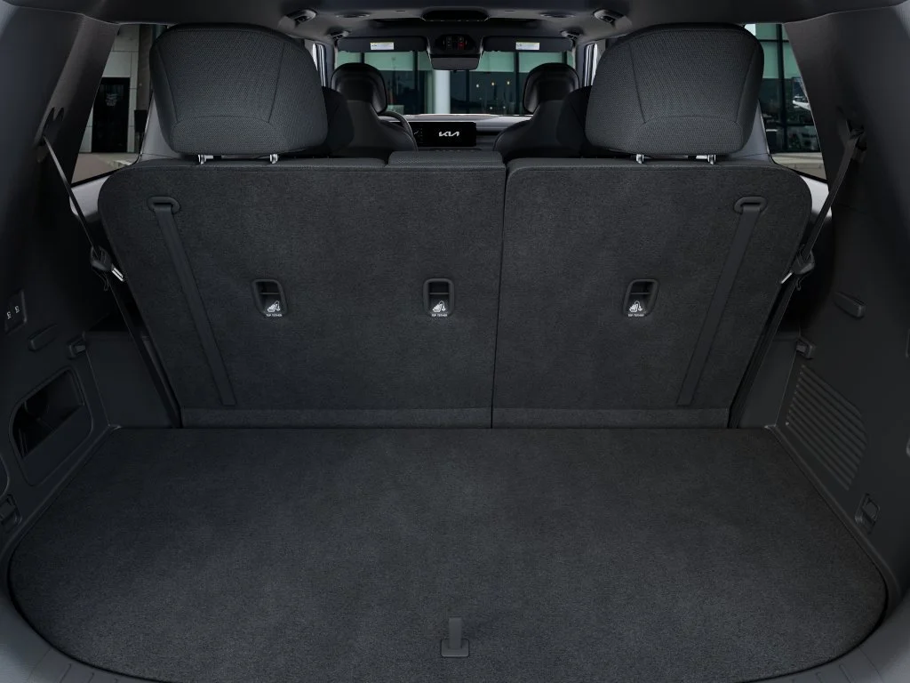 New 2027 Ivory Silver Kia S image 19