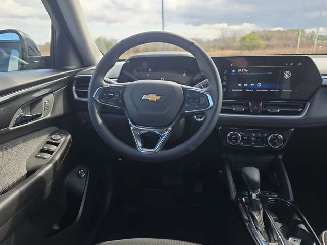 New 2026 Mosaic Black Metallic Chevrolet LT image 13