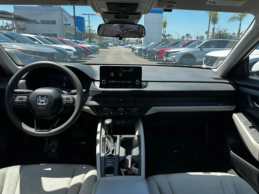 Used 2024  Honda LX image 17