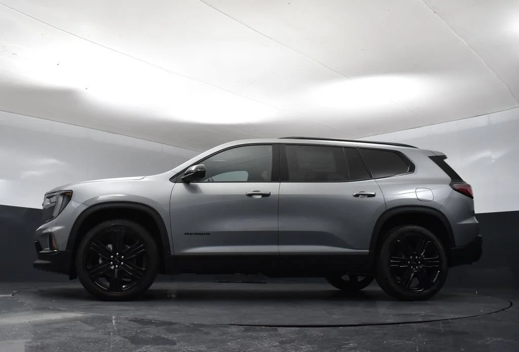 New 2026 Sterling Metallic GMC Elevation image 31