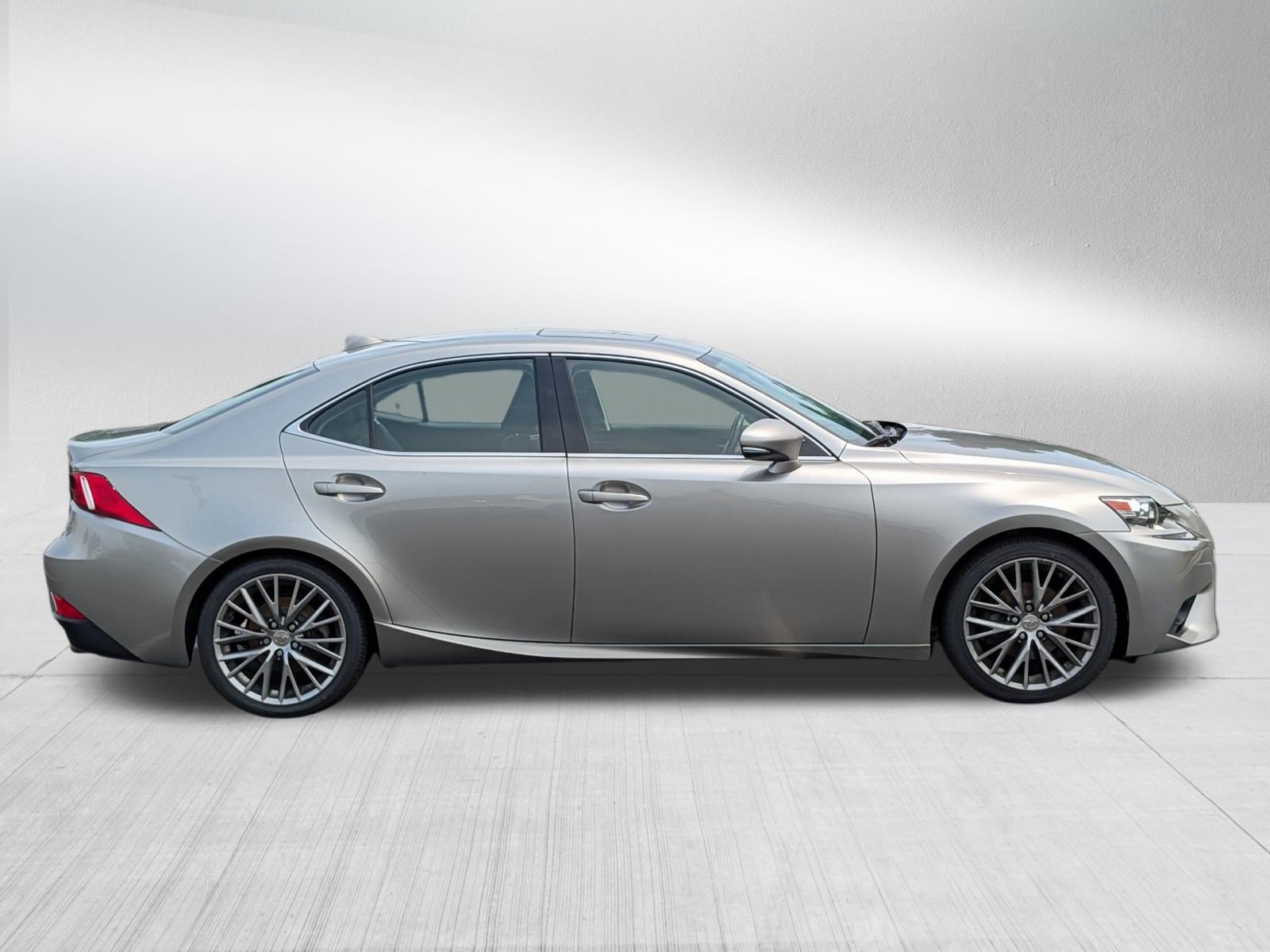 Used 2015 Atomic Silver Lexus  image 8