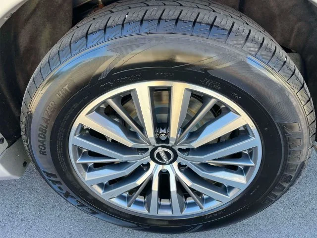 Used 2023 Silver Nissan SL image 11
