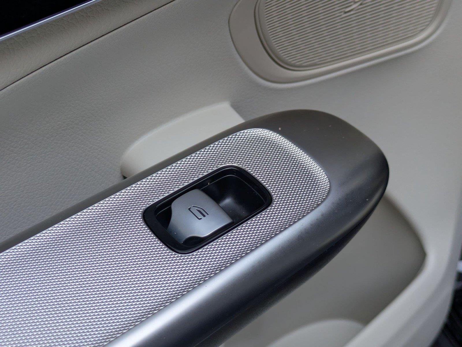 Used 2024 Black Mercedes-Benz GLC 300 image 26