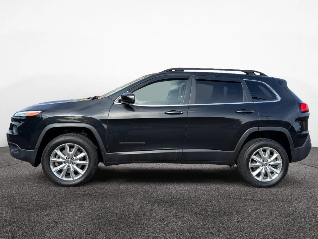 Used 2015 Jeep Cherokee Limited with VIN 1C4PJMDS2FW706133 for sale in McMinnville, OR