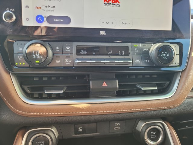 Used 2025  Toyota Platinum image 25