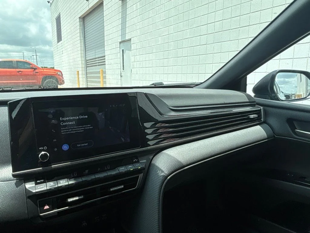 Used 2025  Toyota SE image 17