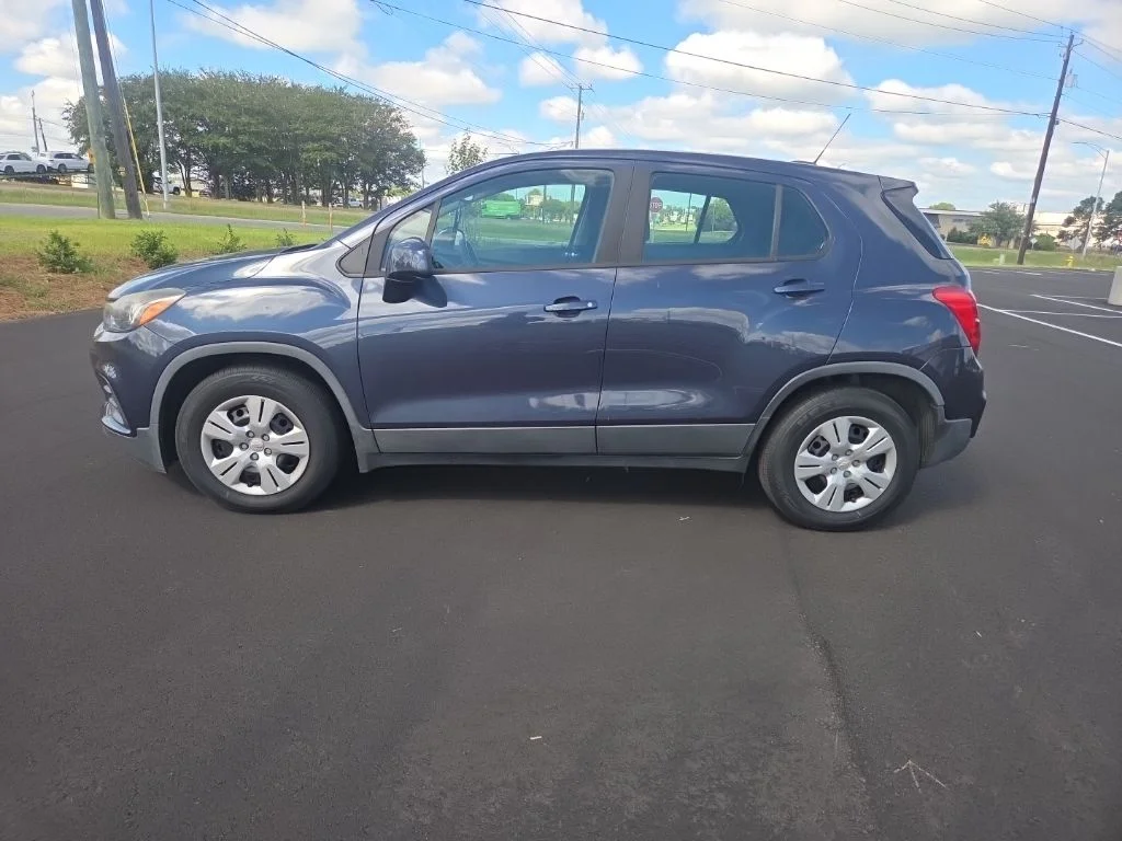 Used 2018 Blue Chevrolet LS image 7