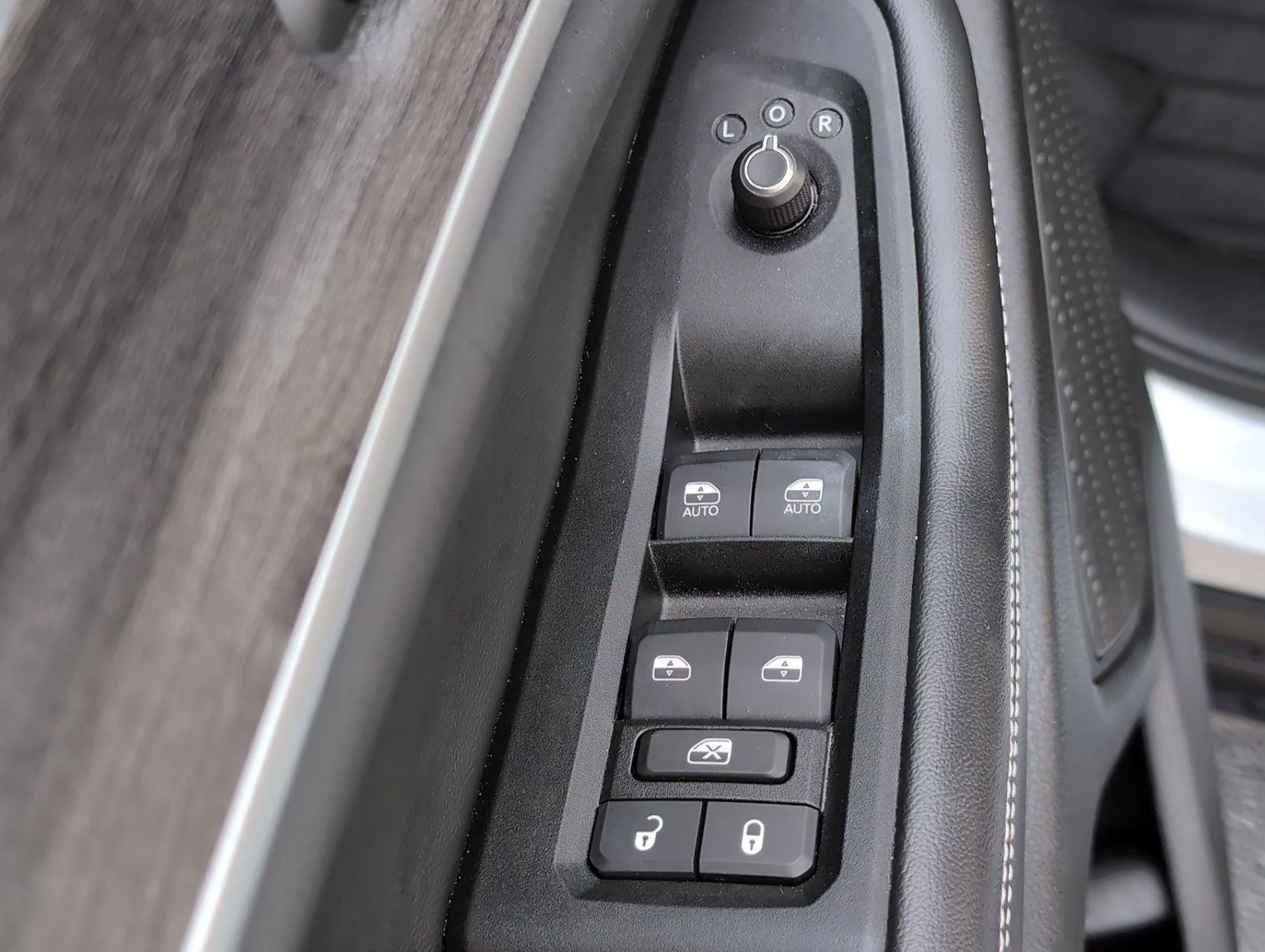 Used 2025 Silver Zynith Jeep Limited image 21